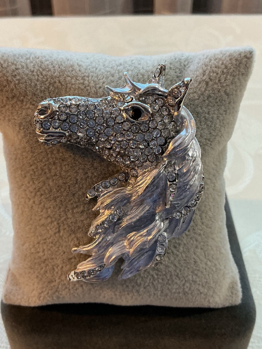 Horse Head Equestrian Austrian Crystal Pave’ Set Brooch
